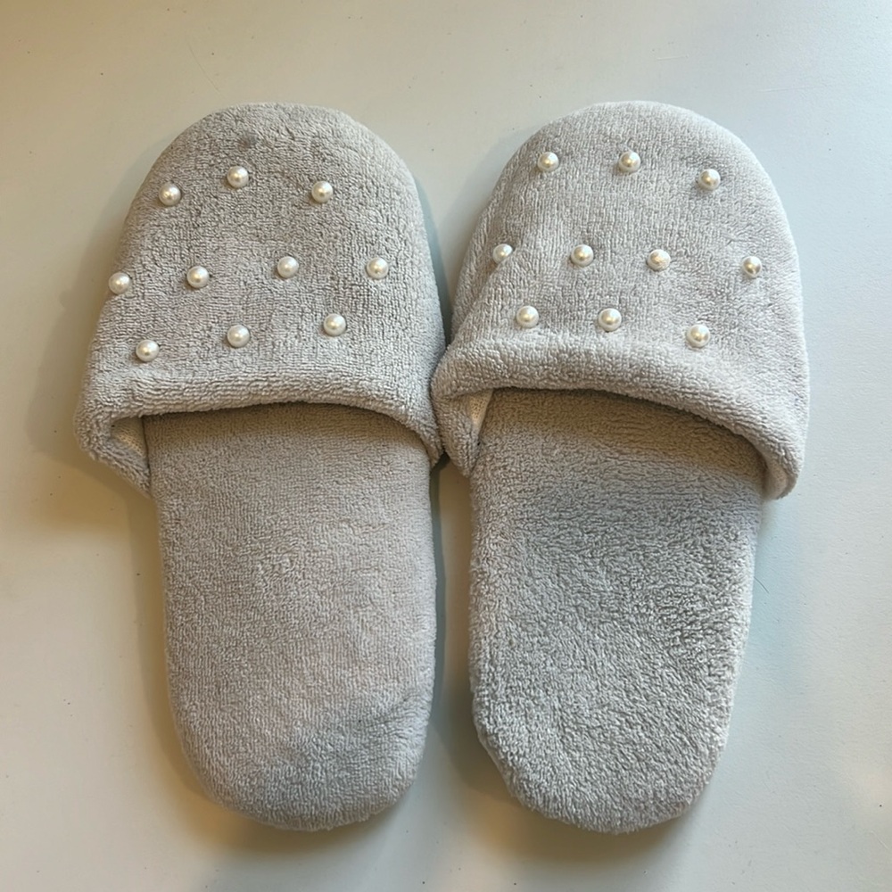 Light Grey pearl slippers